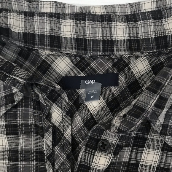 💕3 for $20!💕 GAP Button Up Shirt - Picture 3 of 8